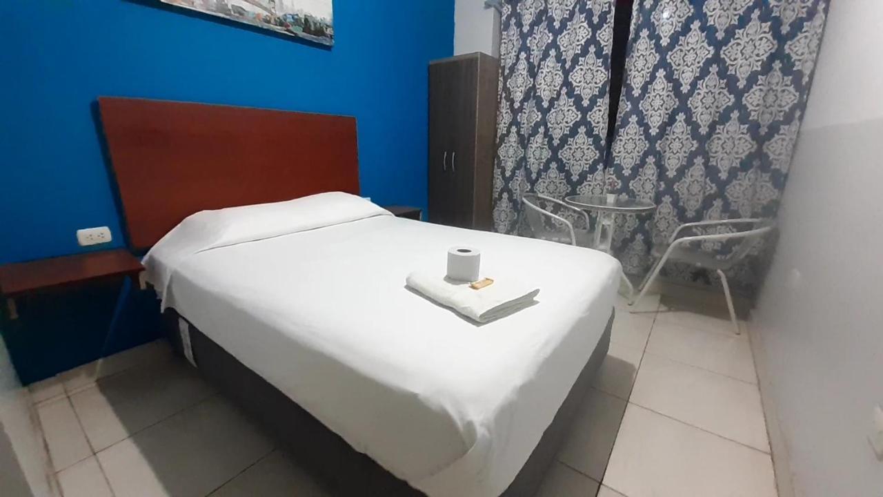 Aypa Hostal Trujillo Luaran gambar